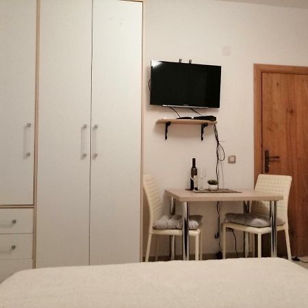 Studio Apartman Irena1 Bijela Luaran gambar